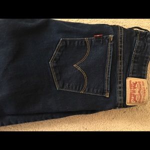 711 Levi’s skinny jeans